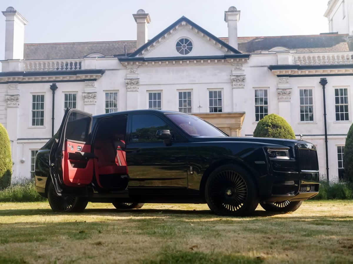 Black Rolls-Royce Cullinan with Famagato custom wheels